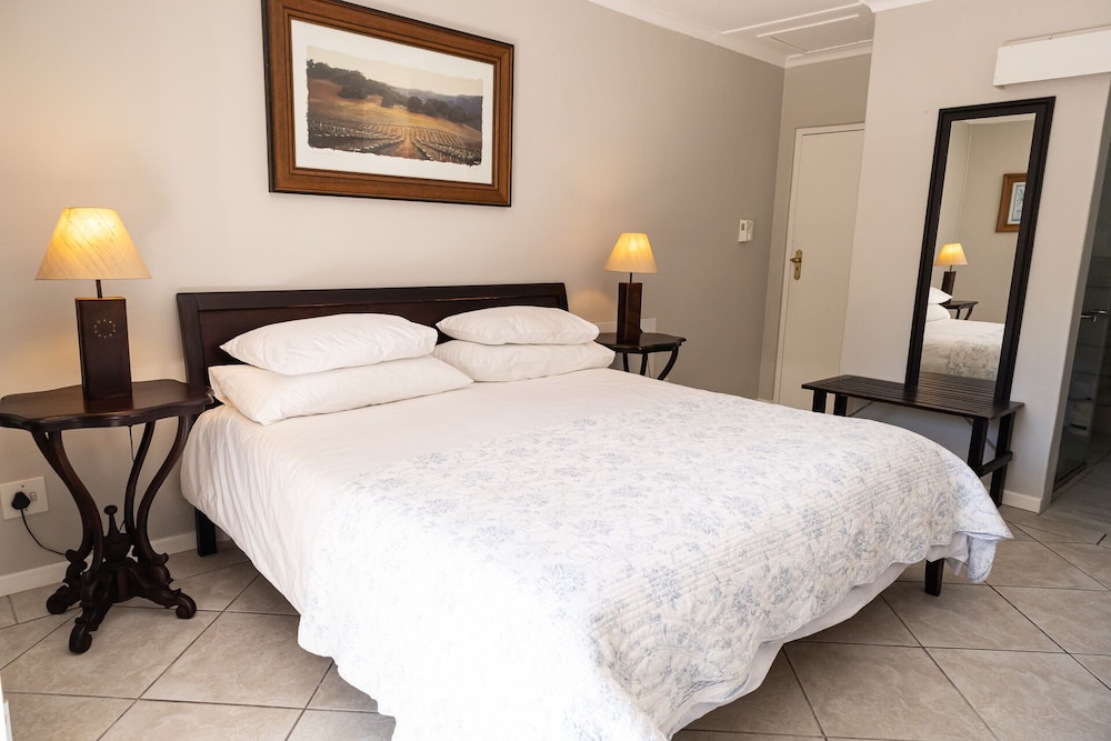 Cape Village Lodge 11/50