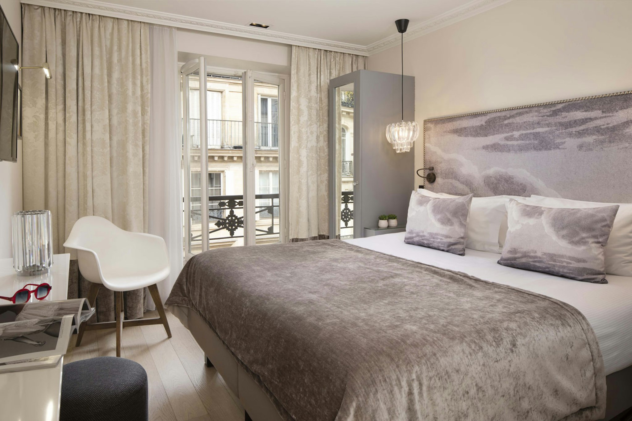 Hotel Monsieur 11/64