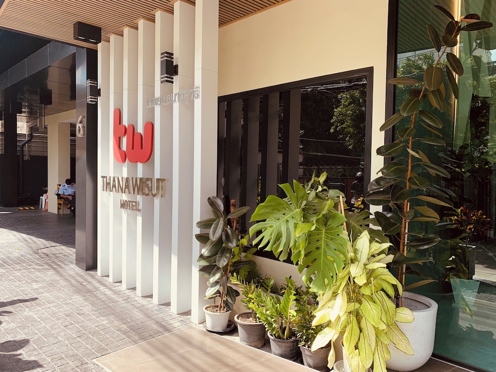 Thana Wisut Hotel 44/49