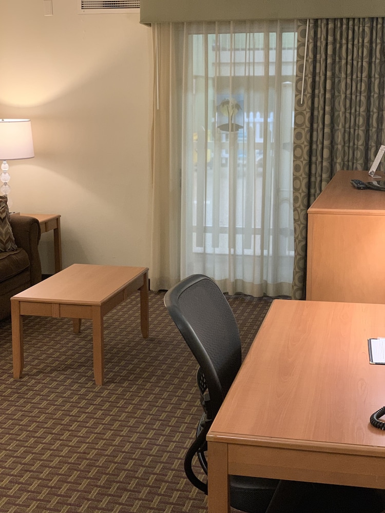 Ramada by Wyndham Marquette 50/59