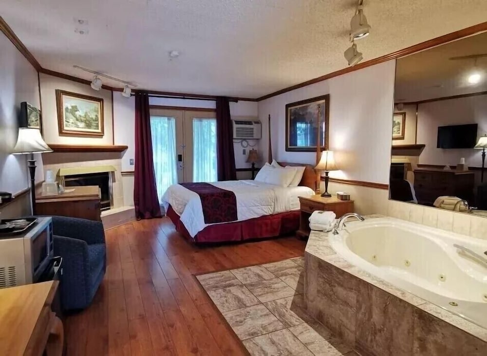 Super 8 by Wyndham Gananoque - Country Squire Resort 46/88