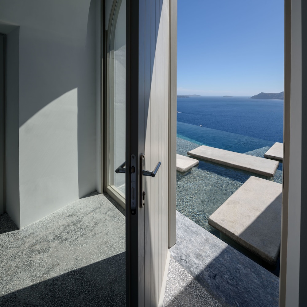 Echoes Luxury Suites By Canvas - Adults Only 45/50