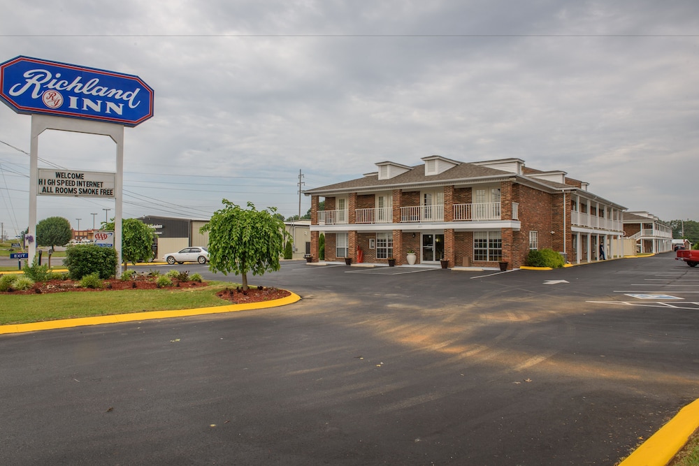 Richland Inn Lawrenceburg 1/46