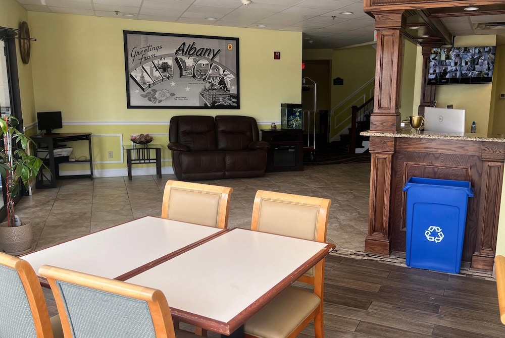 Super 8 by Wyndham Albany 36/51