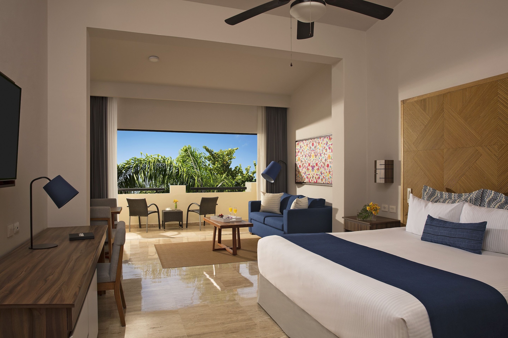 Junior Suite, Deluxe, King Bed, Tropical View
