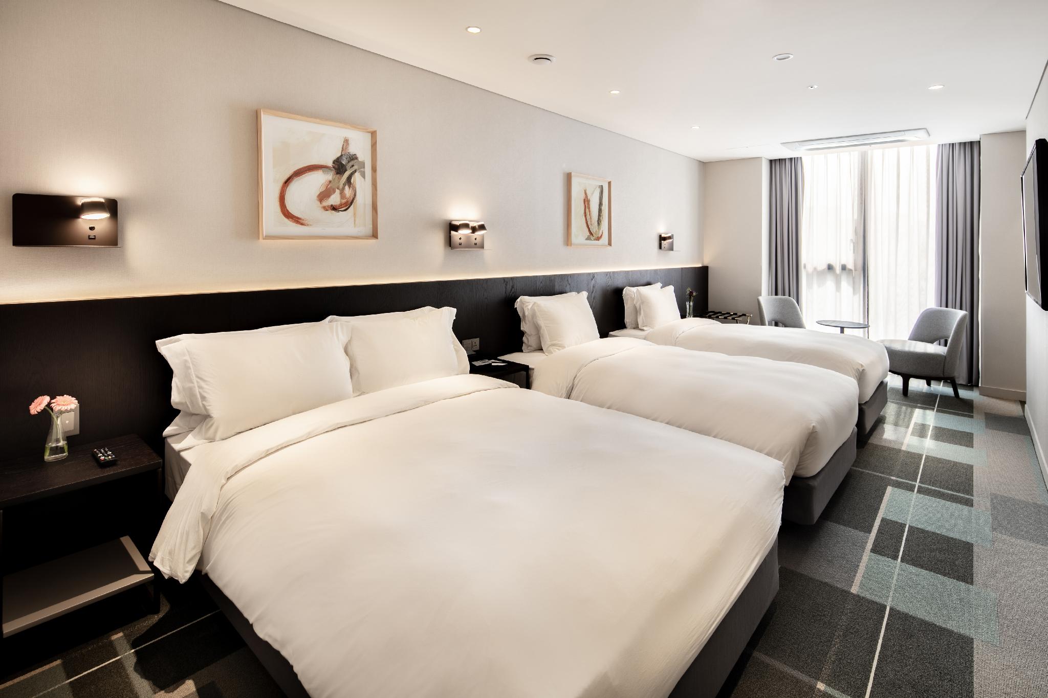 Quadruple, Double and Twin Beds, No Parking