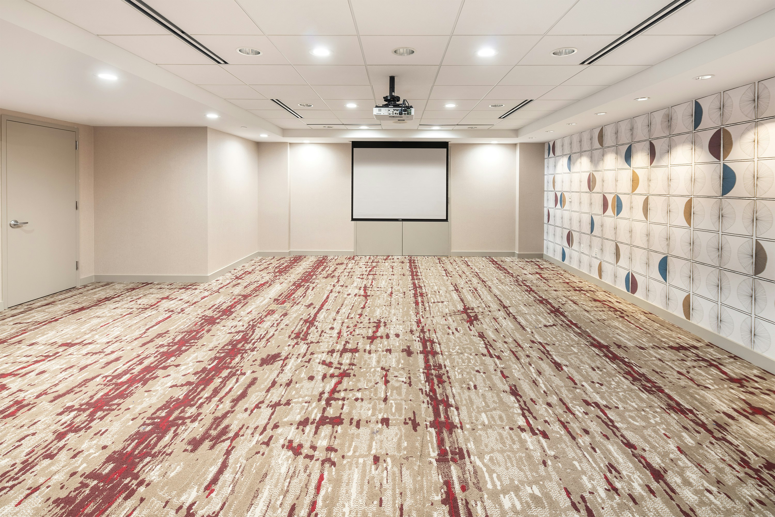 Hilton Garden Inn Bethesda Downtown 66/76