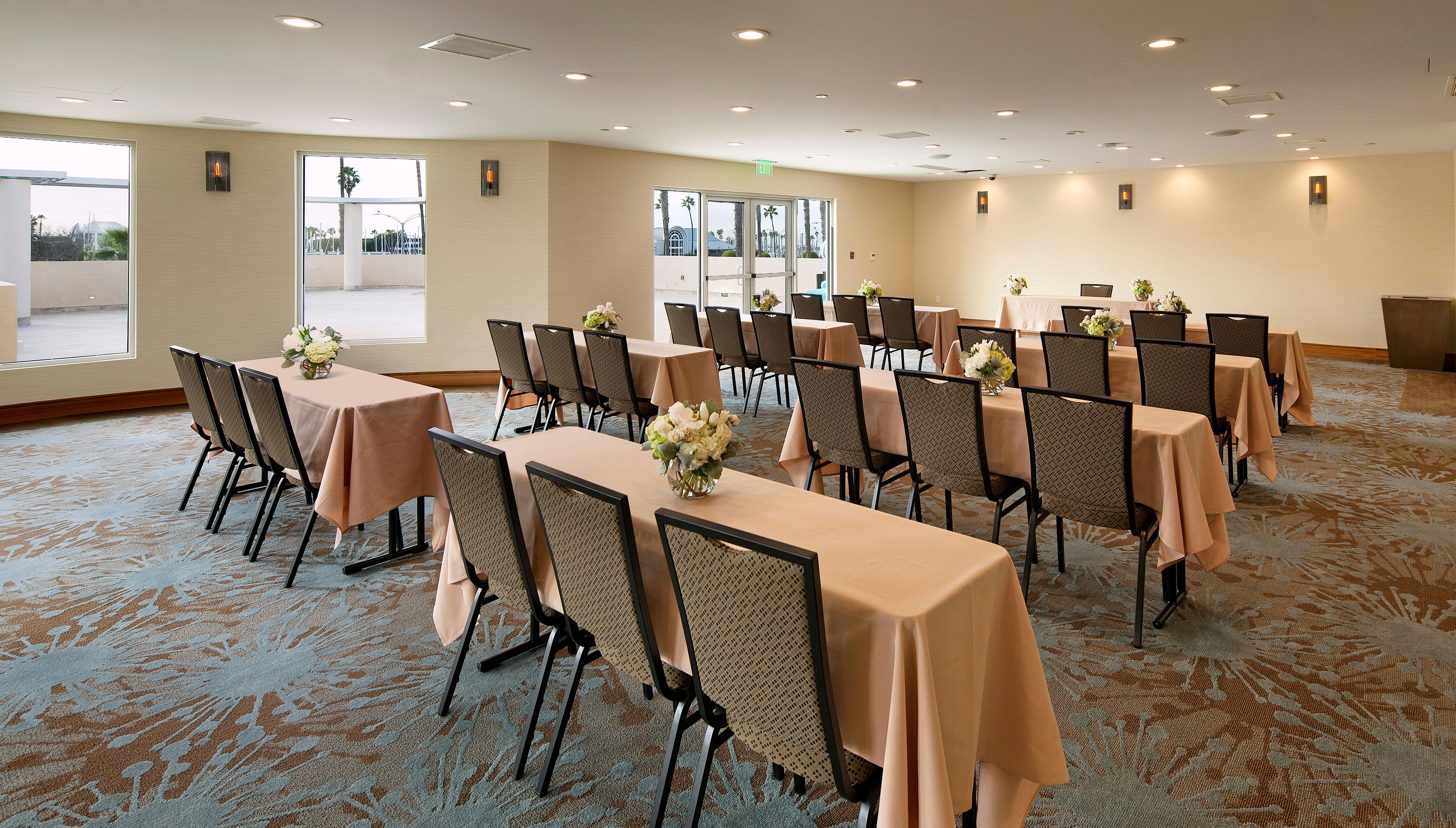 Redondo Beach Hotel Tapestry Collection By Hilton 52/76