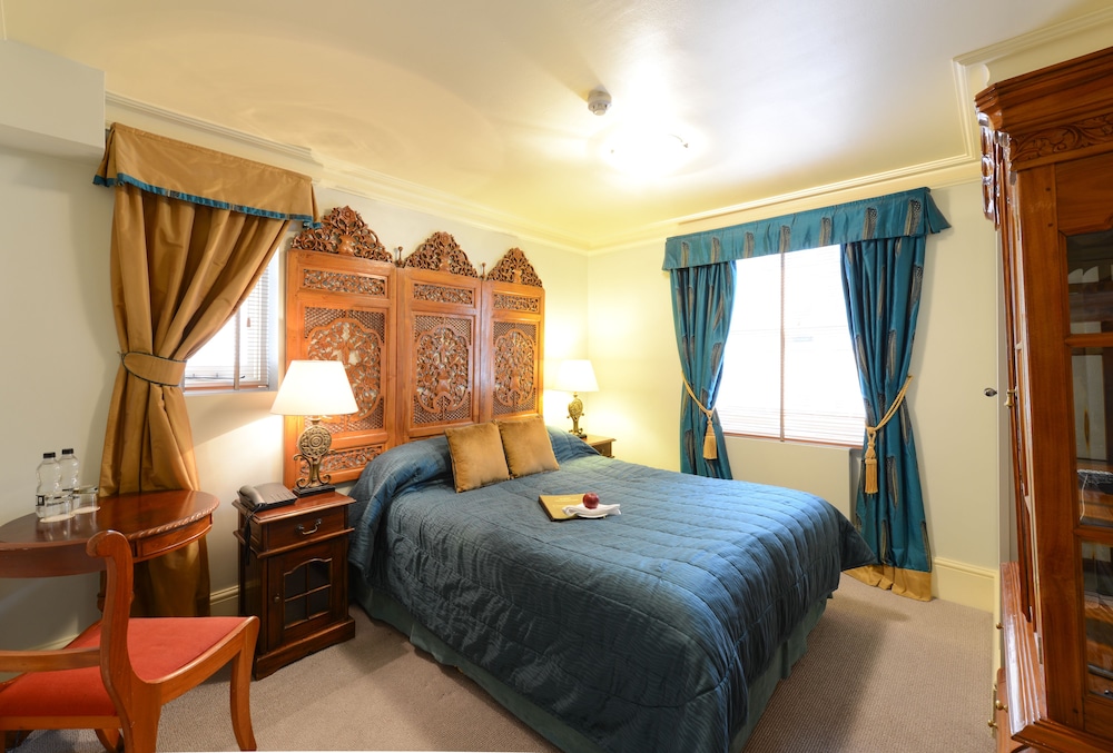 Twenty Nevern Square Hotel 10/49