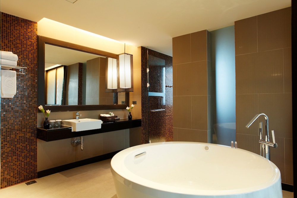 AVANI Khon Kaen Hotel and Convention Centre 52/69