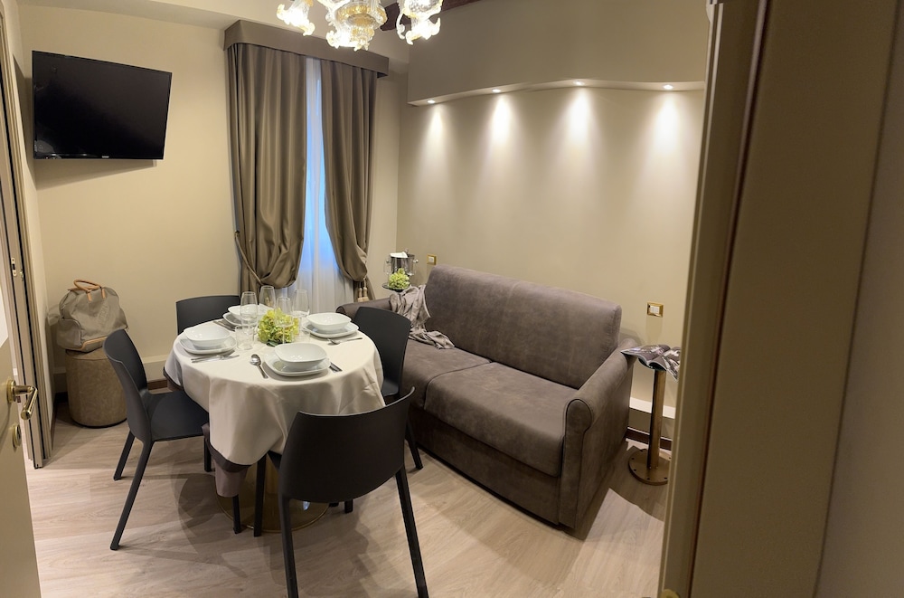 Cà dell' Arte Palace 36/50