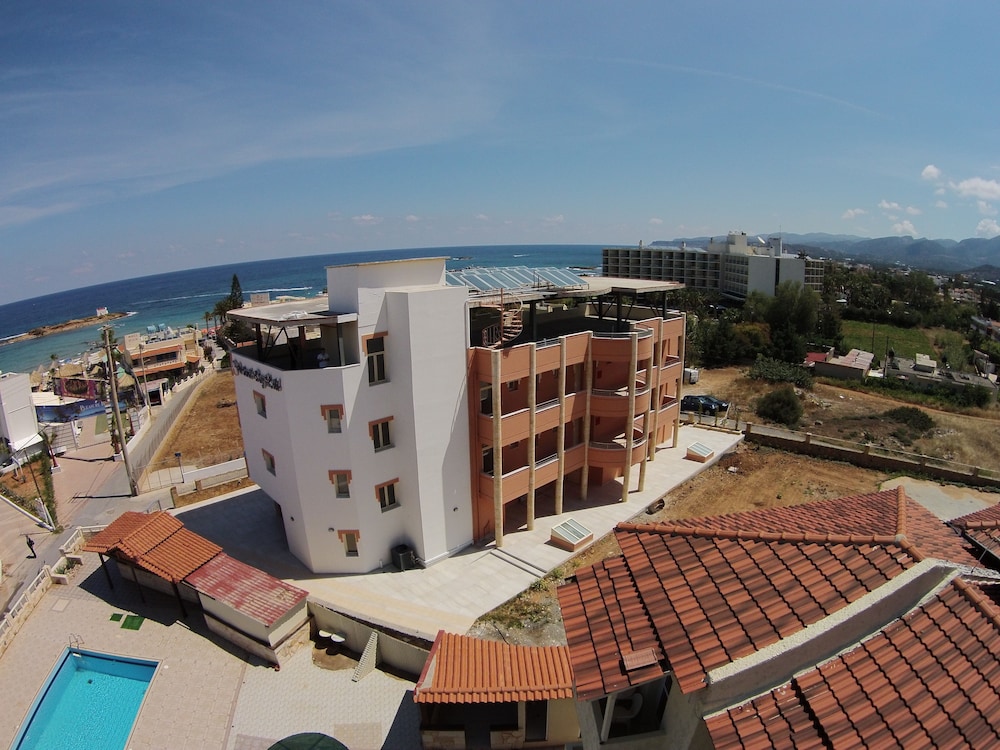 Pleasure Beach Hotel in MALIA