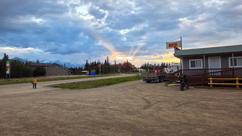Kluane Park Inn 21/28