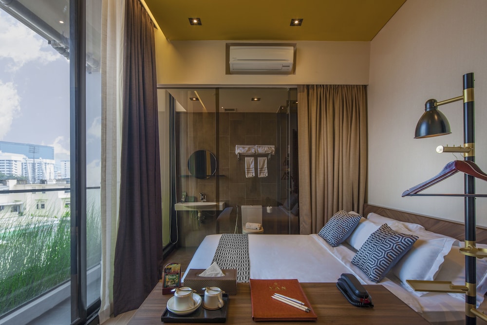 DELUXE, DOUBLE BED, BALCONY