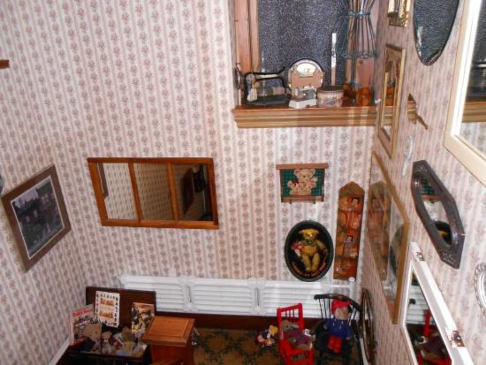 Auberge Mcgees Inn 5/75