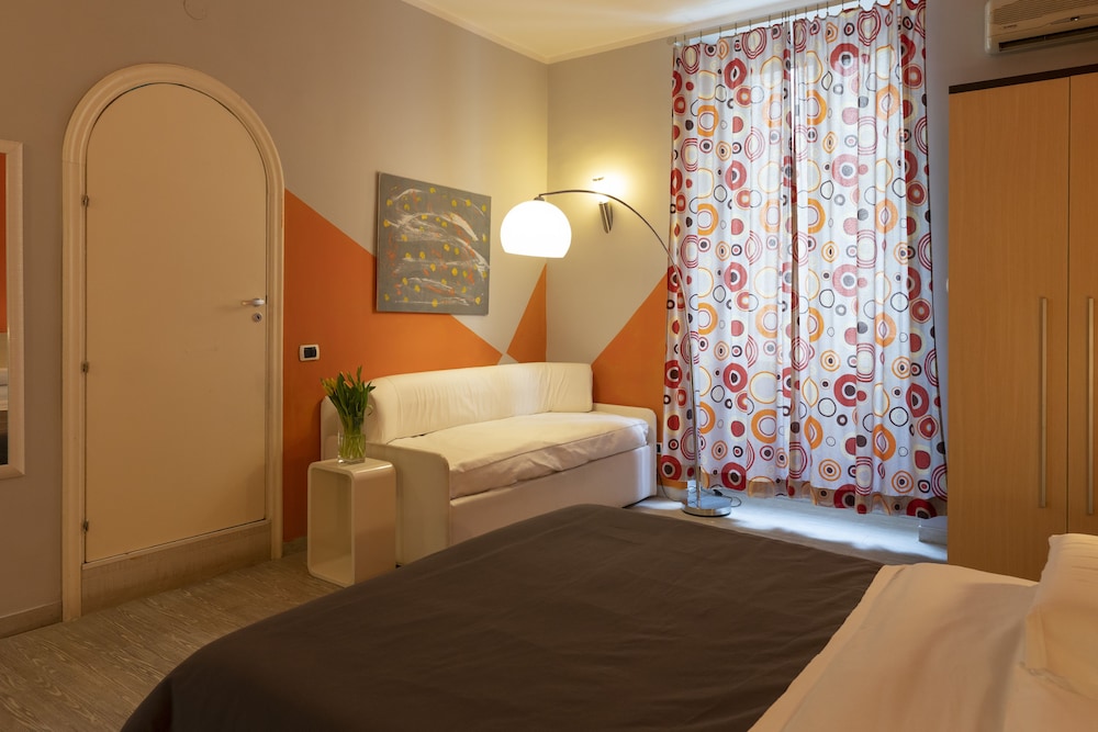 H Rooms Naples Boutique Hotel 50/50