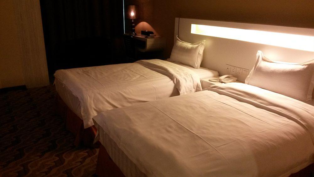 Eminent Hotel 8/26