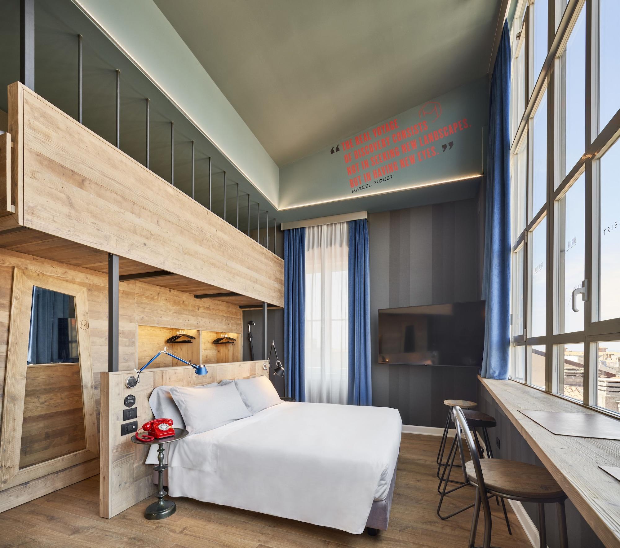 Modernist, Panoramic, Quadruple, King Bed
