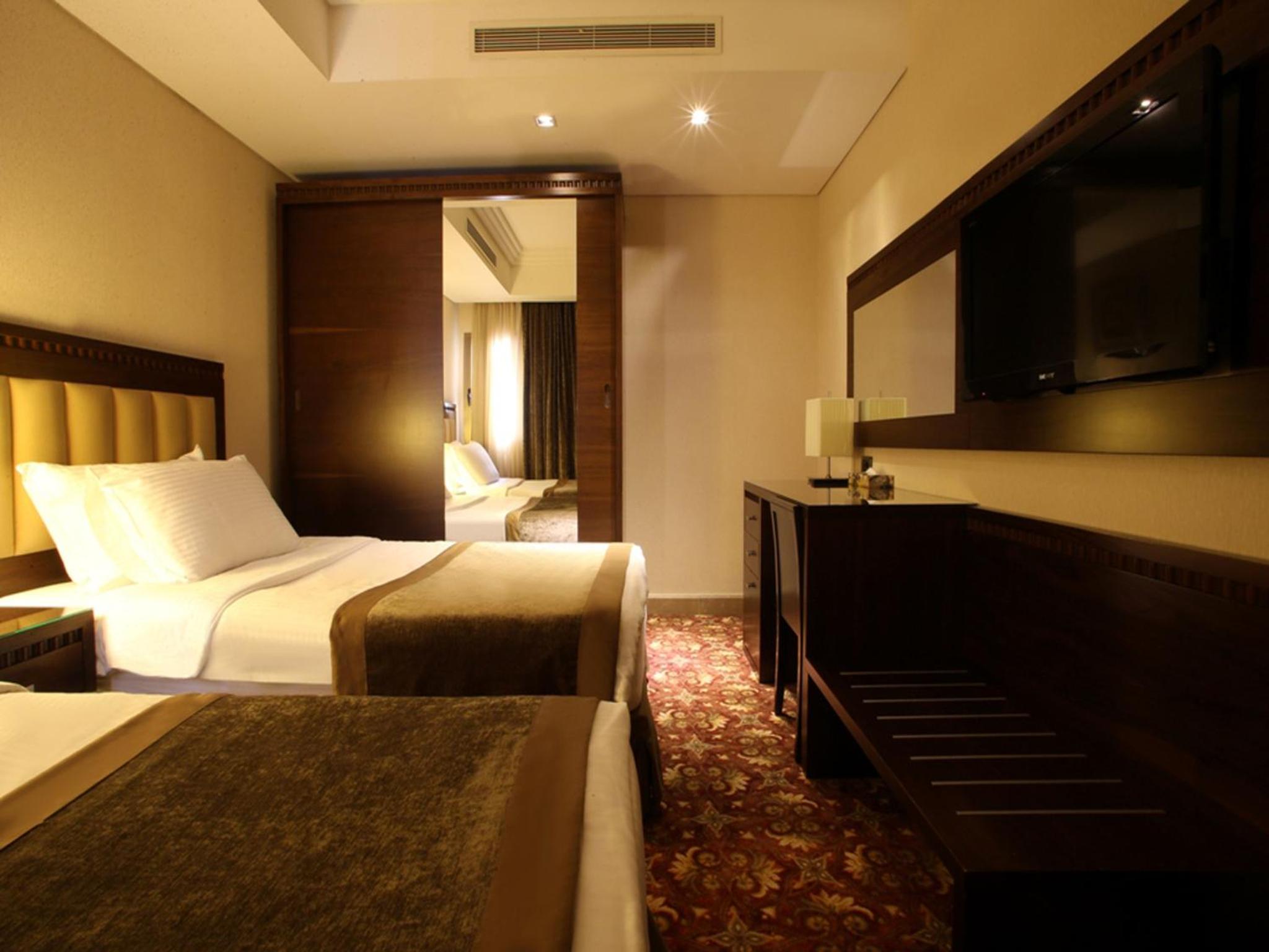 Deluxe Room Twin Bed Sea View W/ Balcony