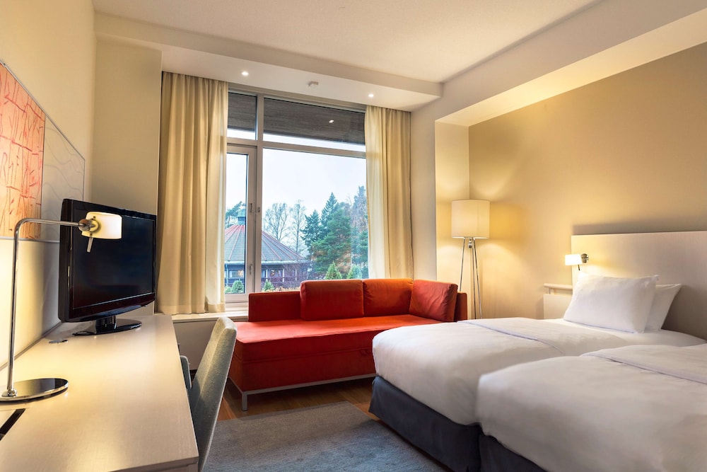 ROOM, TWIN BEDS, PARTIAL SEA VIEW