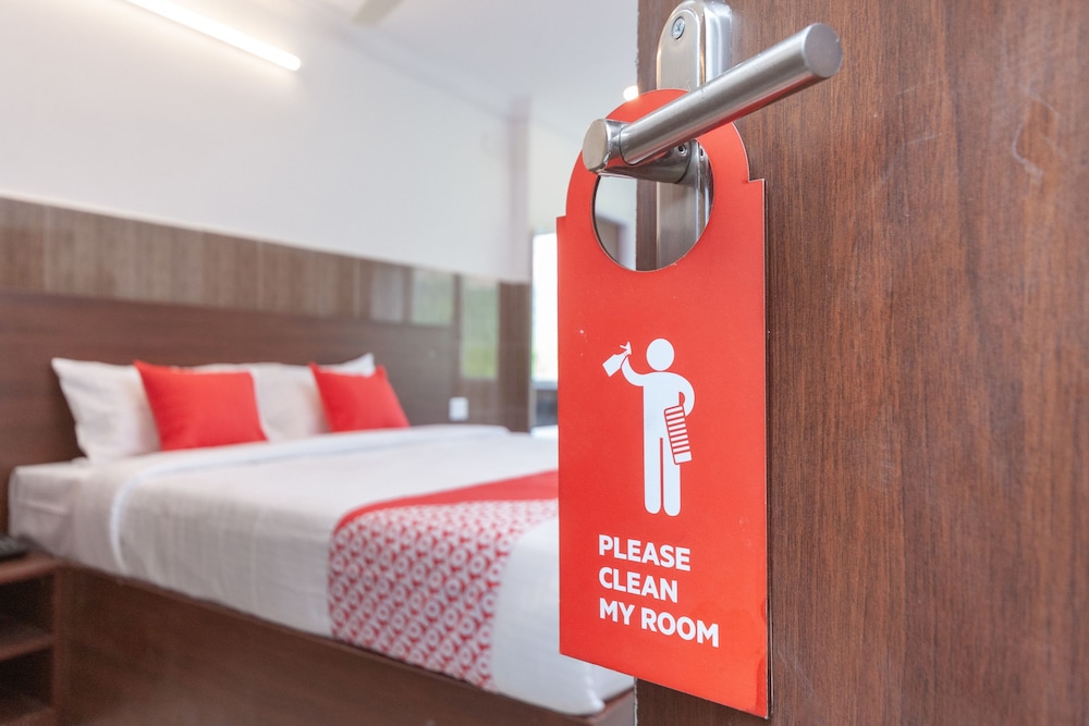 Oyo 27775 Hotel Srinivasa Residency 13/26