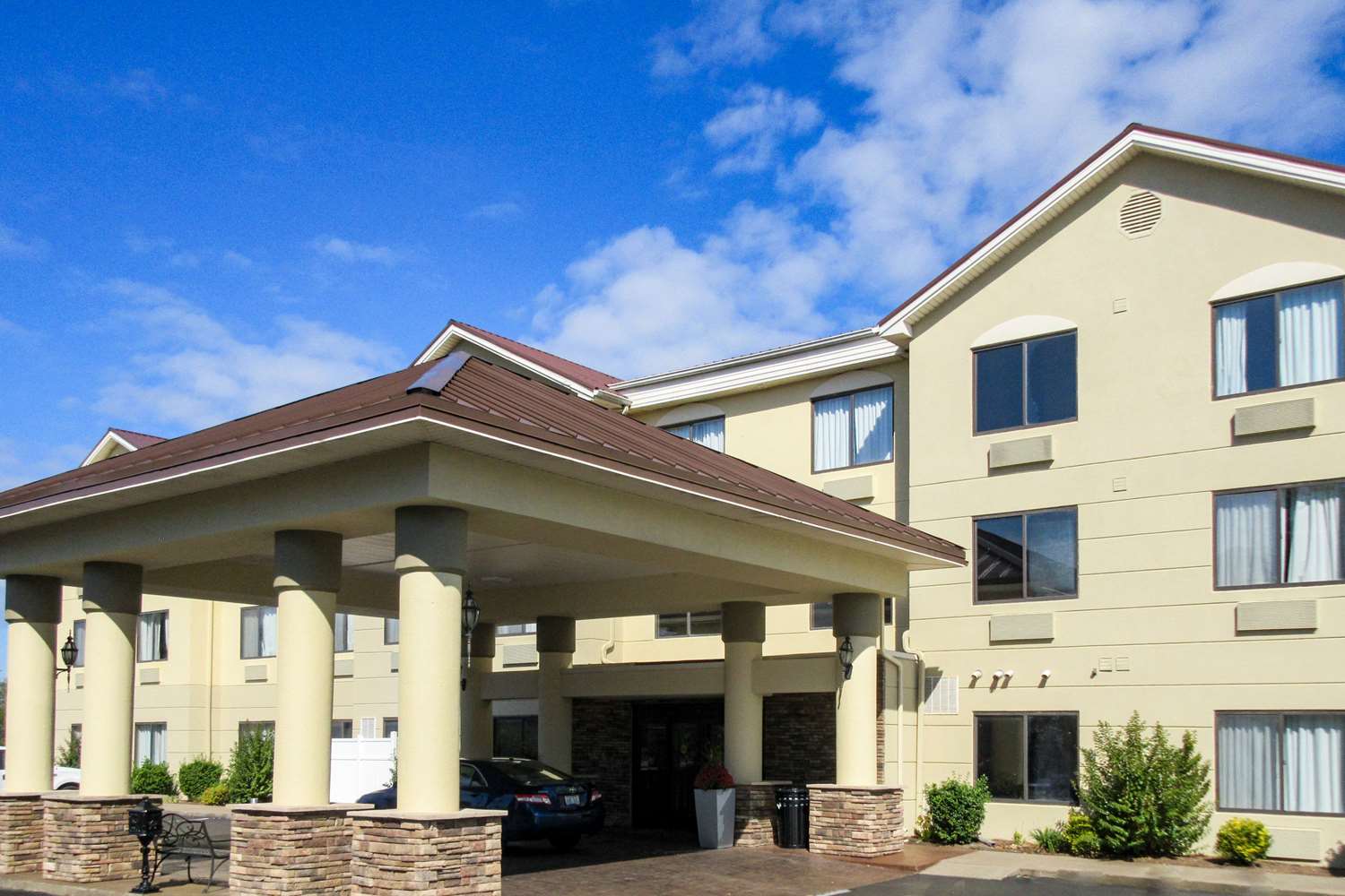Comfort Suites Georgetown, KY 5/44
