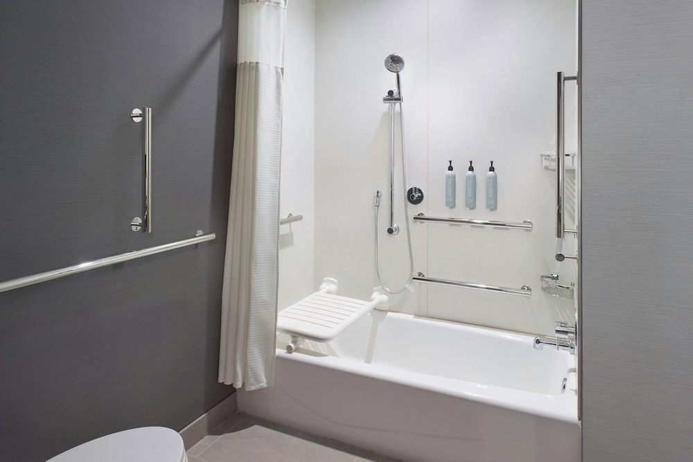 Courtyard BY Marriott Atlanta Covington 30/31