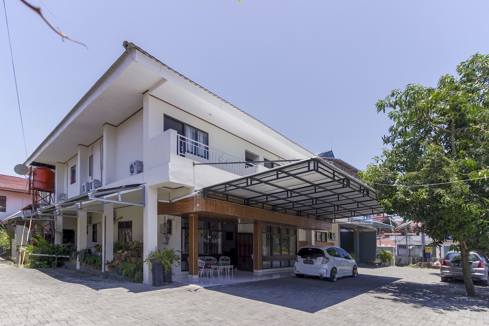 Reddoorz Near Sam Ratulangi Airport 1/23