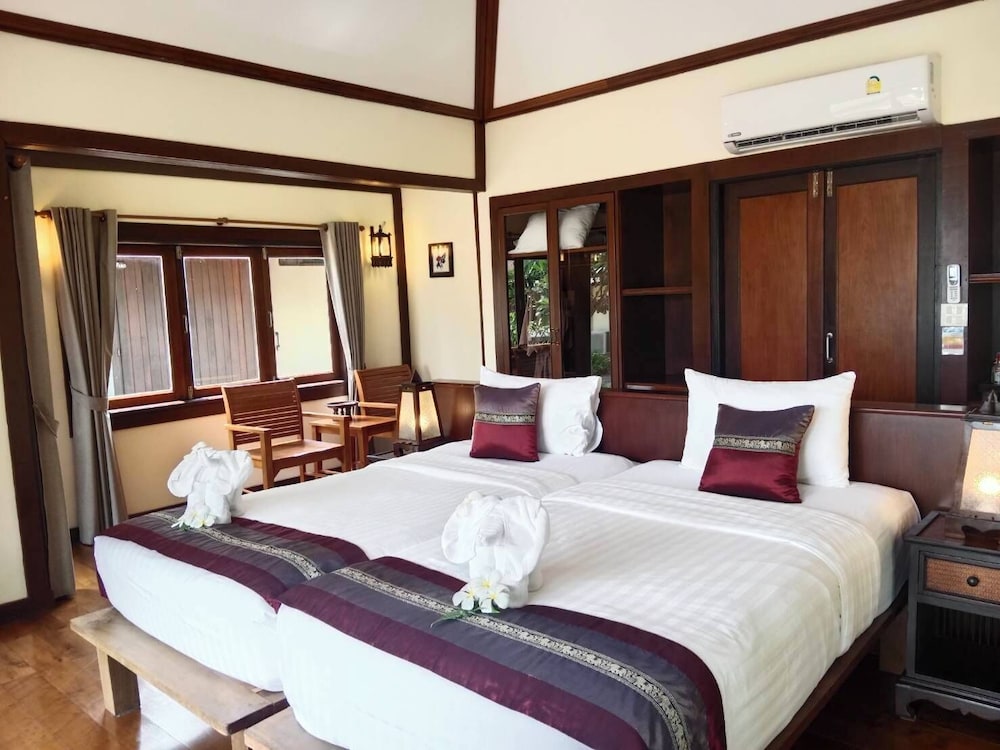 DELUXE, VILLA, TWIN BEDS