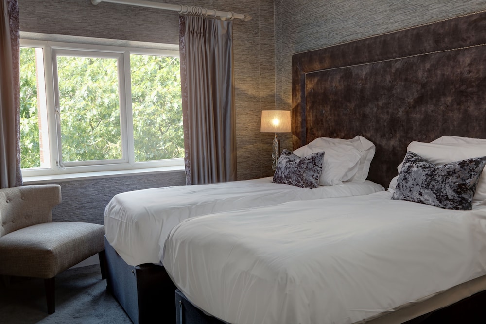 Deluxe, King Bed, Convertible Double Bed