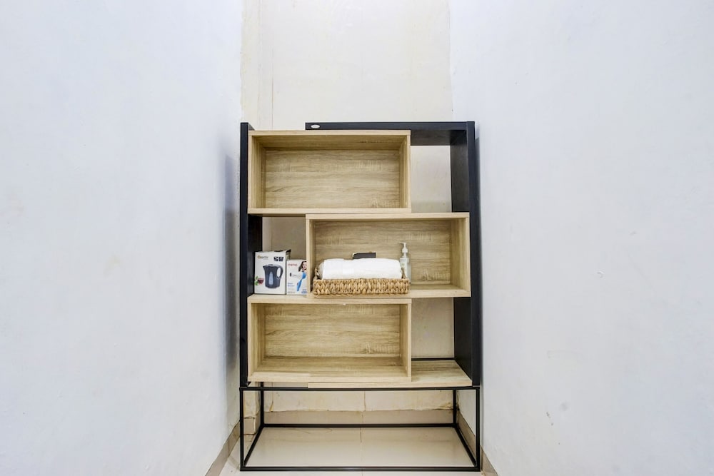 OYO 90124 Oemah Ratu Hostel Syariah 3/28