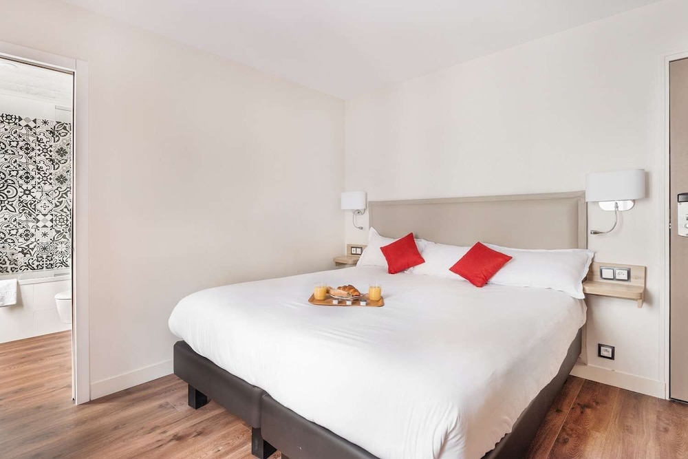 Hotel Courcelles Mederic 18/39