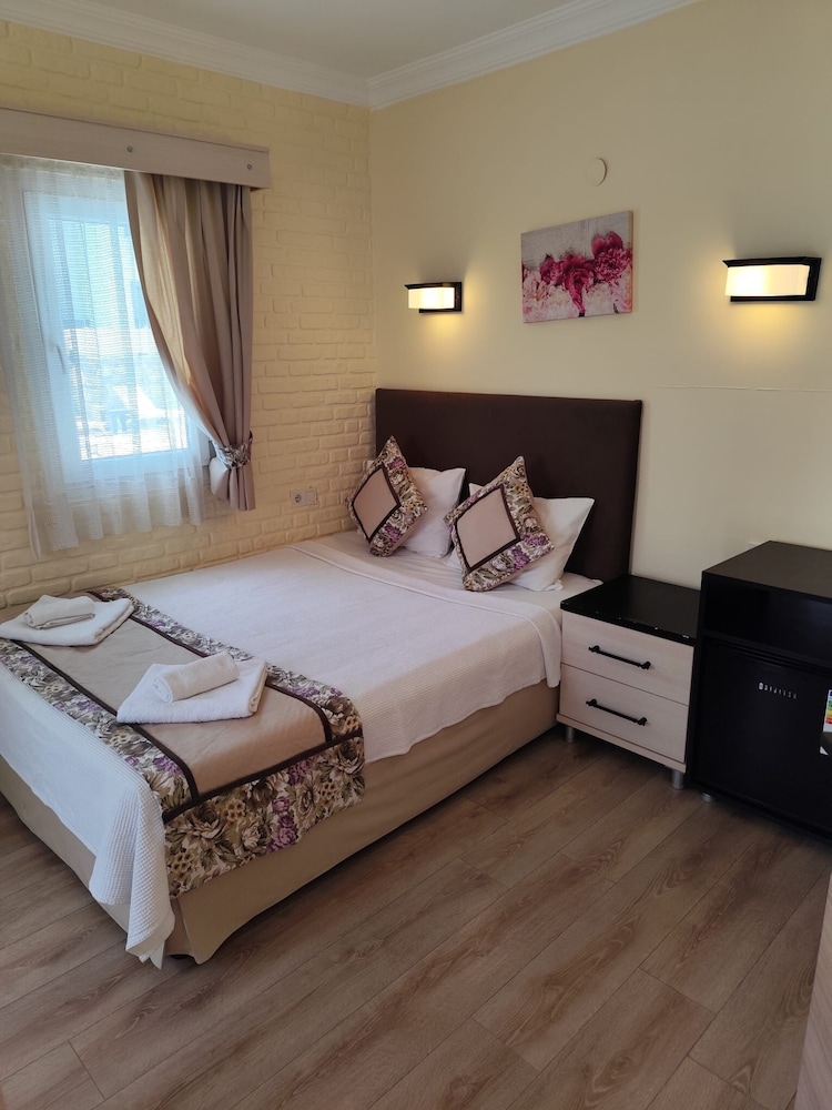 Canna Garden Hotel 13/47