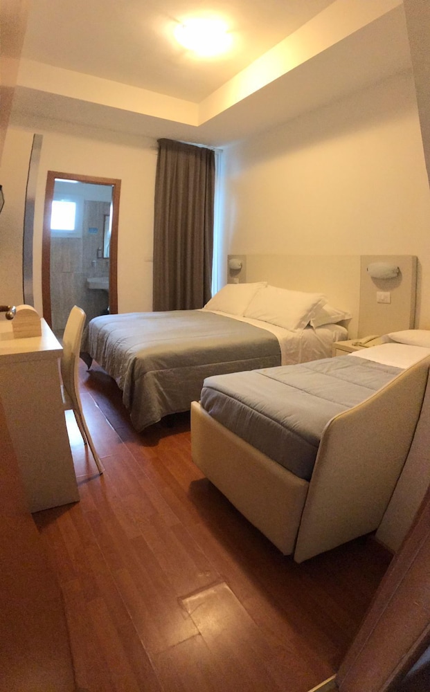 Hotel Butterfly 9/50