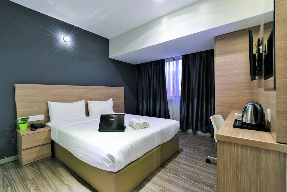 SUPERIOR, QUEEN BED
