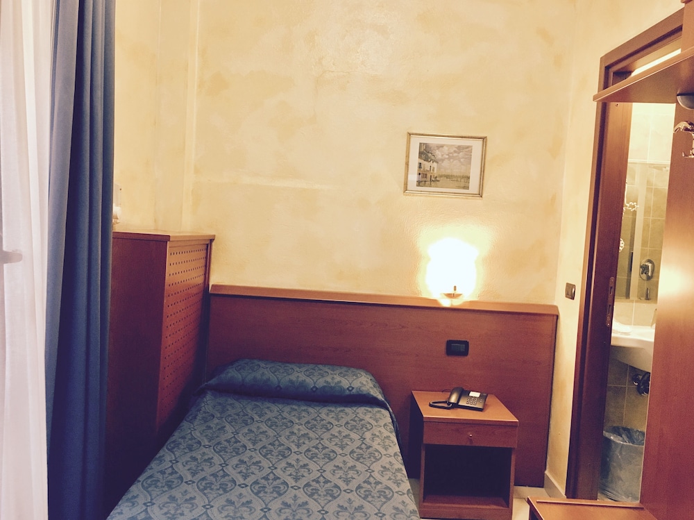 Hotel Aurora 27/38