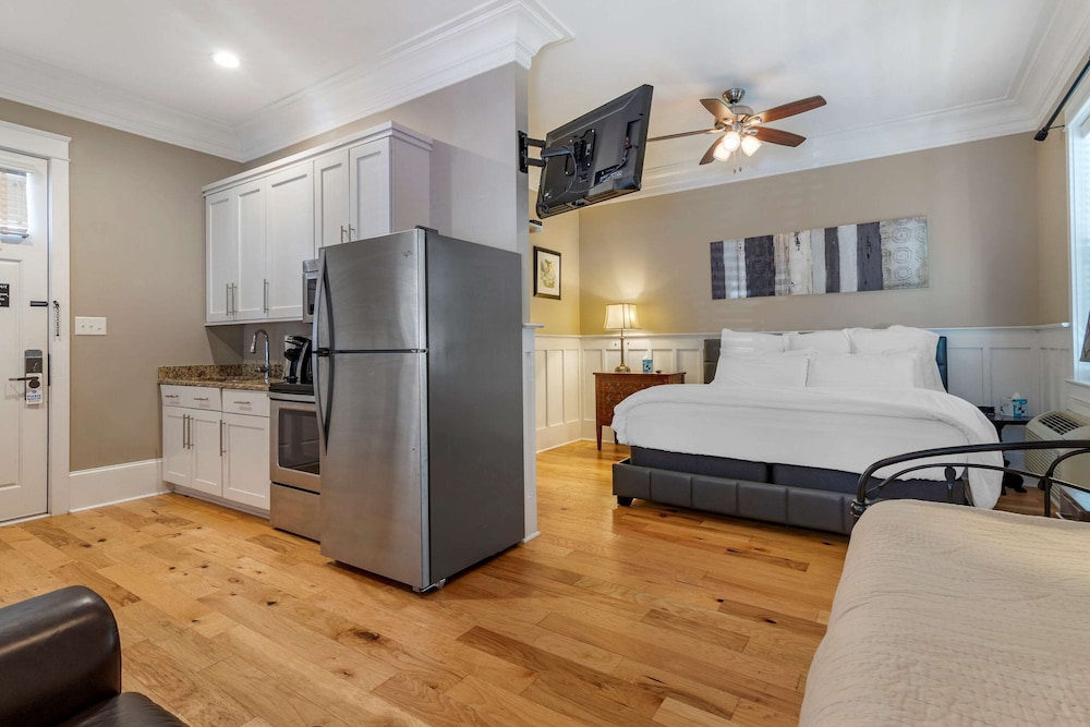 Inn At I'on An Ascend Hotel Collection Member 8/38