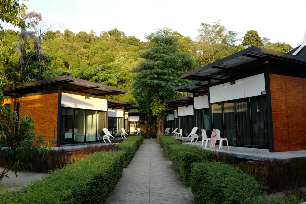 Nature Beach Resort 6/70