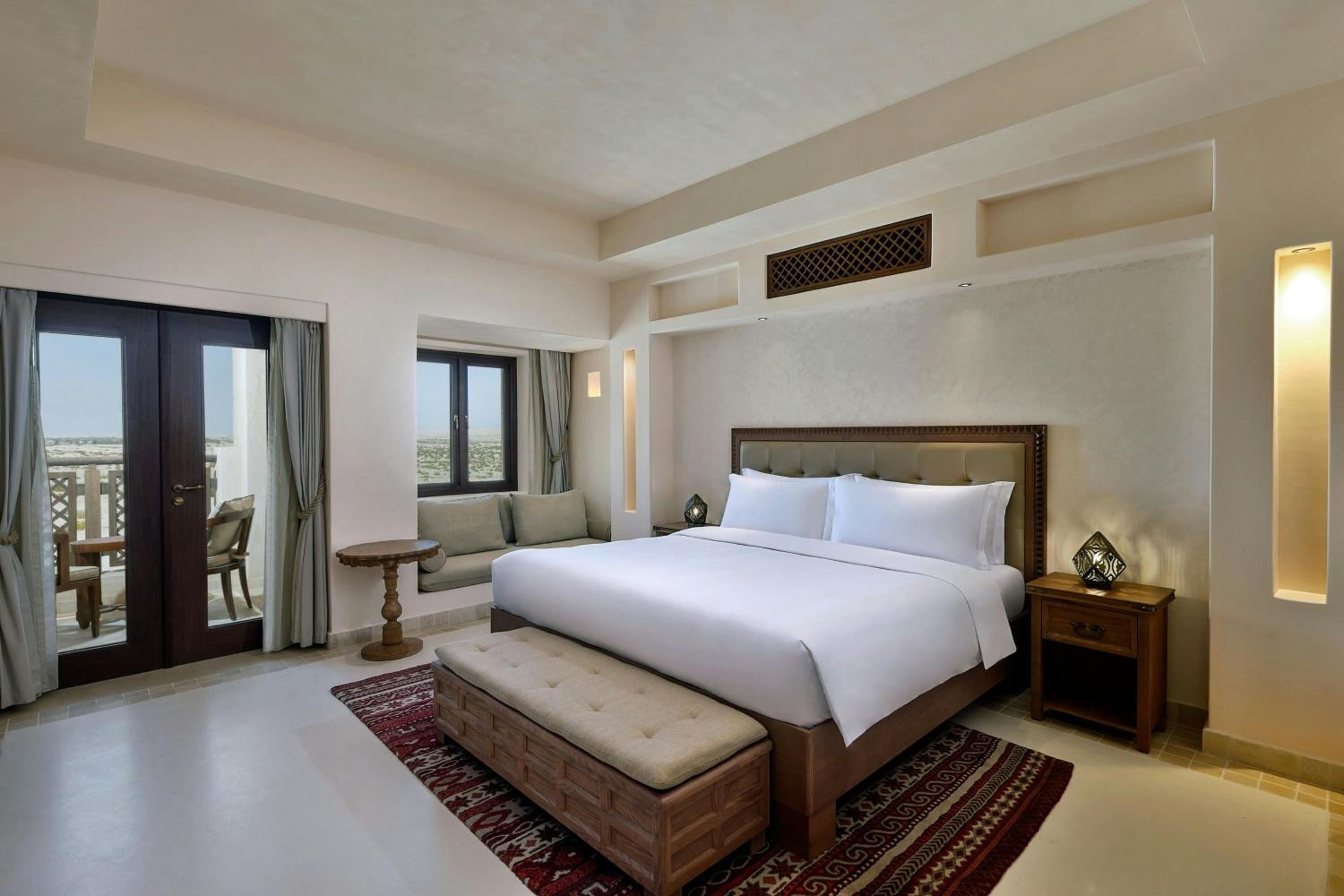 Guest Room, Deluxe, King Bed, Desert View, Balcony