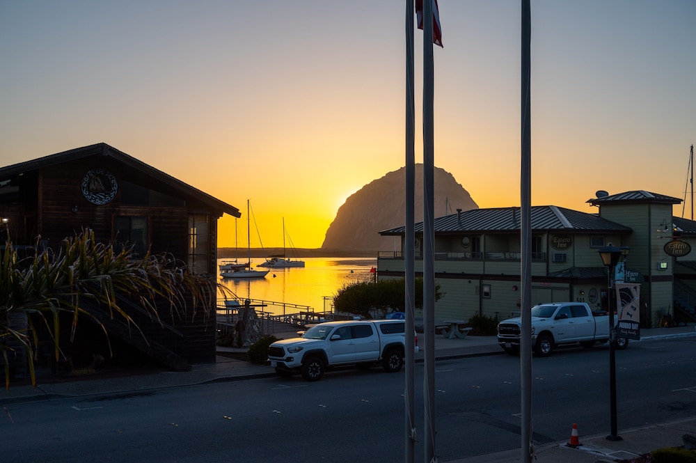 456 Embarcadero Inn Suites 74/77