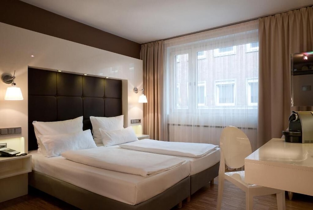 Hotel Santo 11/48