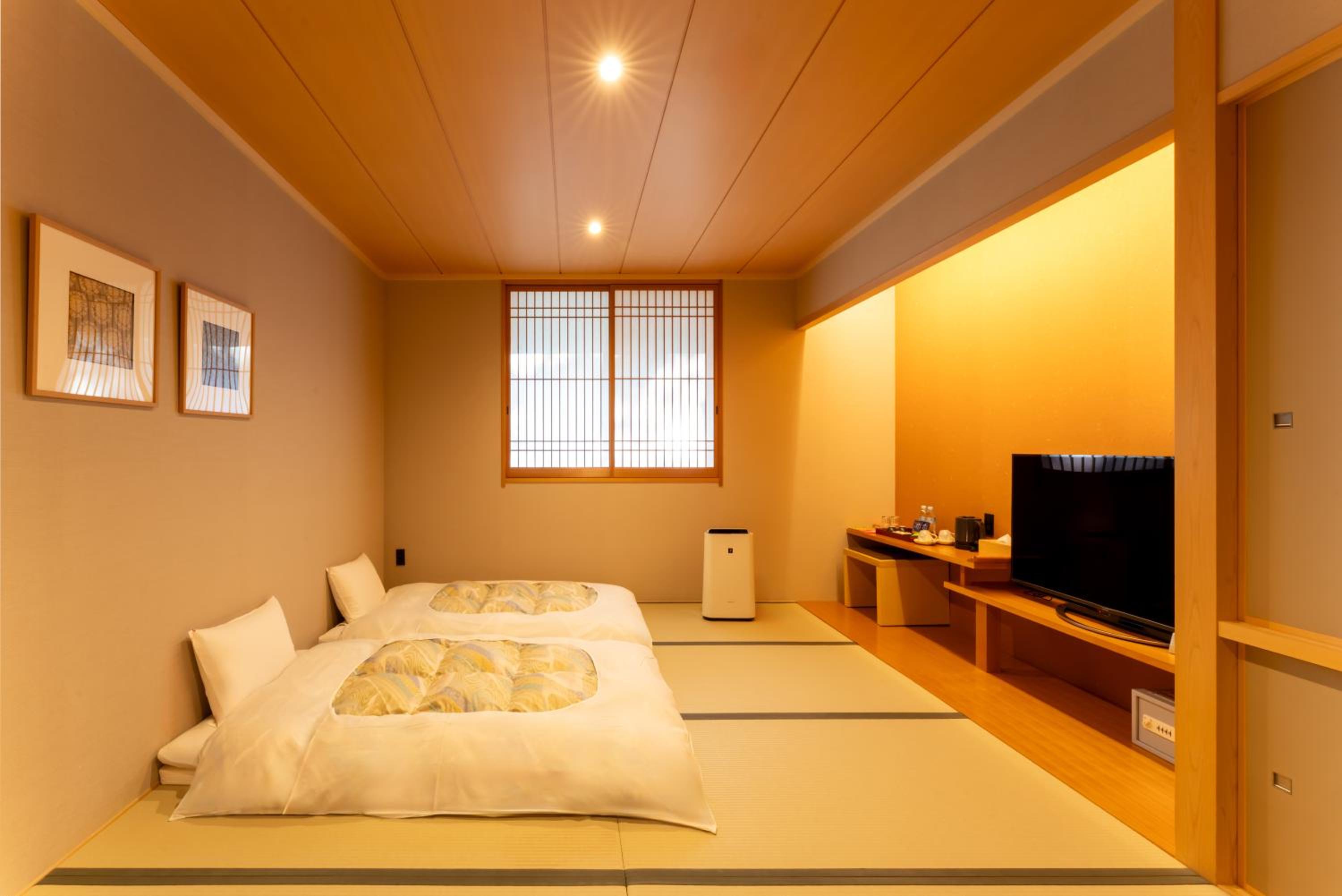 Japanese, 4 Futon Beds, West Wing
