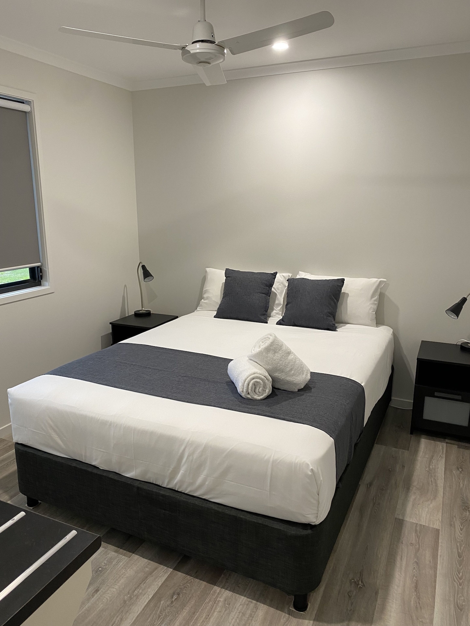 كابينة بأسرّة بطابقين وسريرين كوين بـ3 غرف نوم، BIG4 Breeze Holiday Park Rainbow Beach 2/9