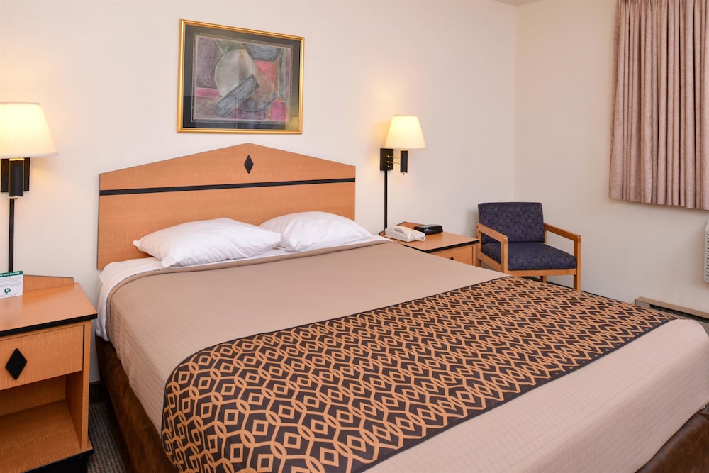 Americas Best Value Inn & Suites Atlantic 8/32