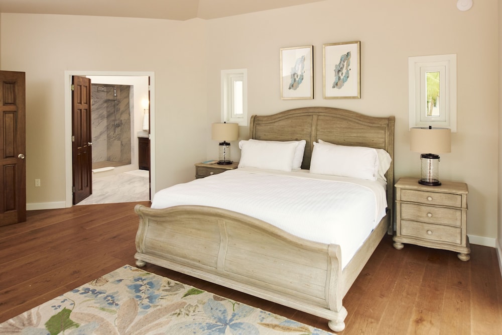 Hatchet Caye Resort 9/50