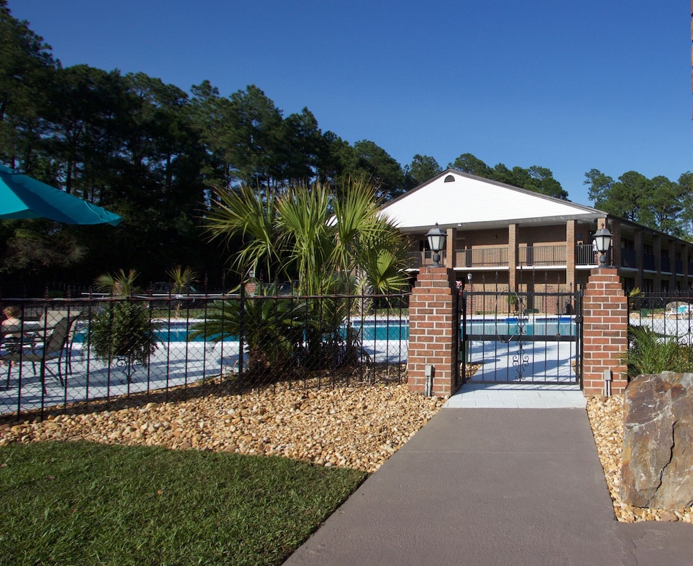 At Home Inn And Suites Pensacola 5/80