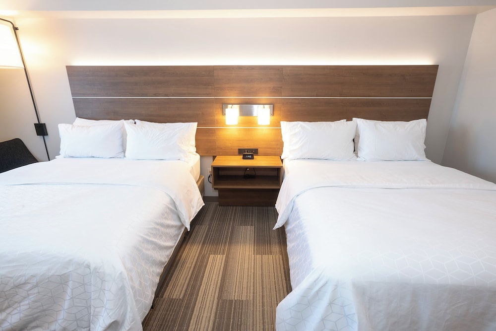 Holiday Inn Express Hotel Suites Iron Mountain 25/57
