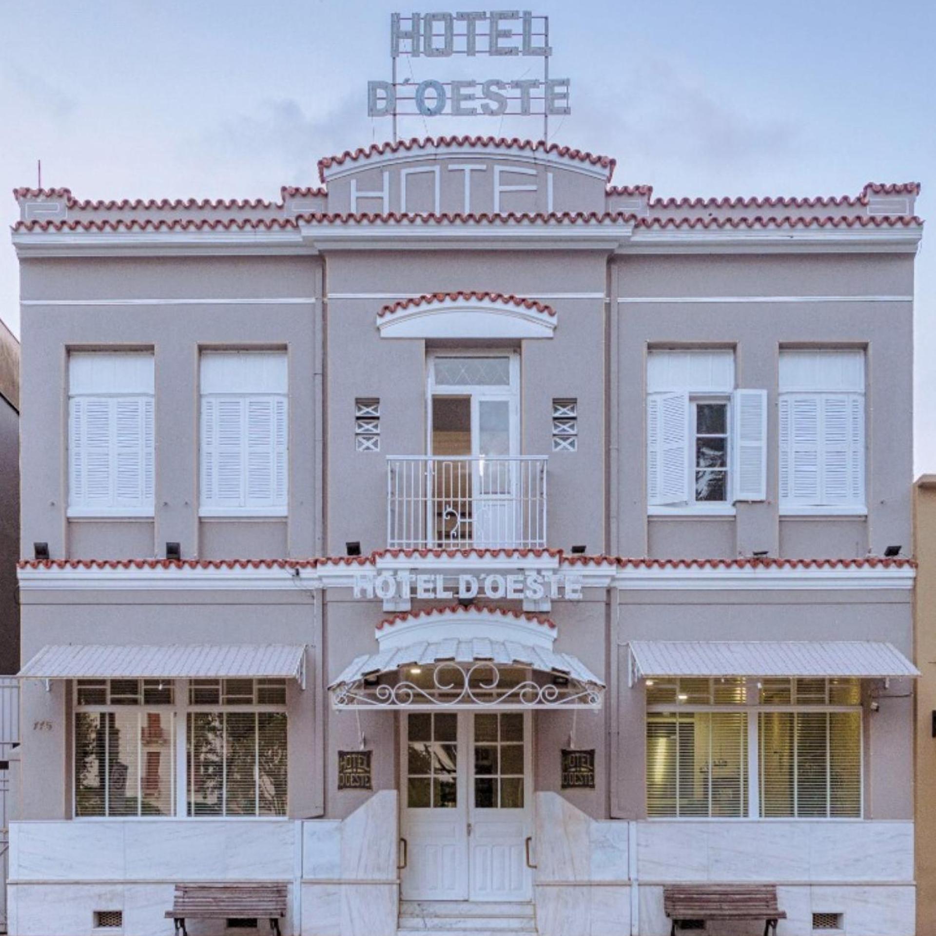 Hotel D Oeste 1/50