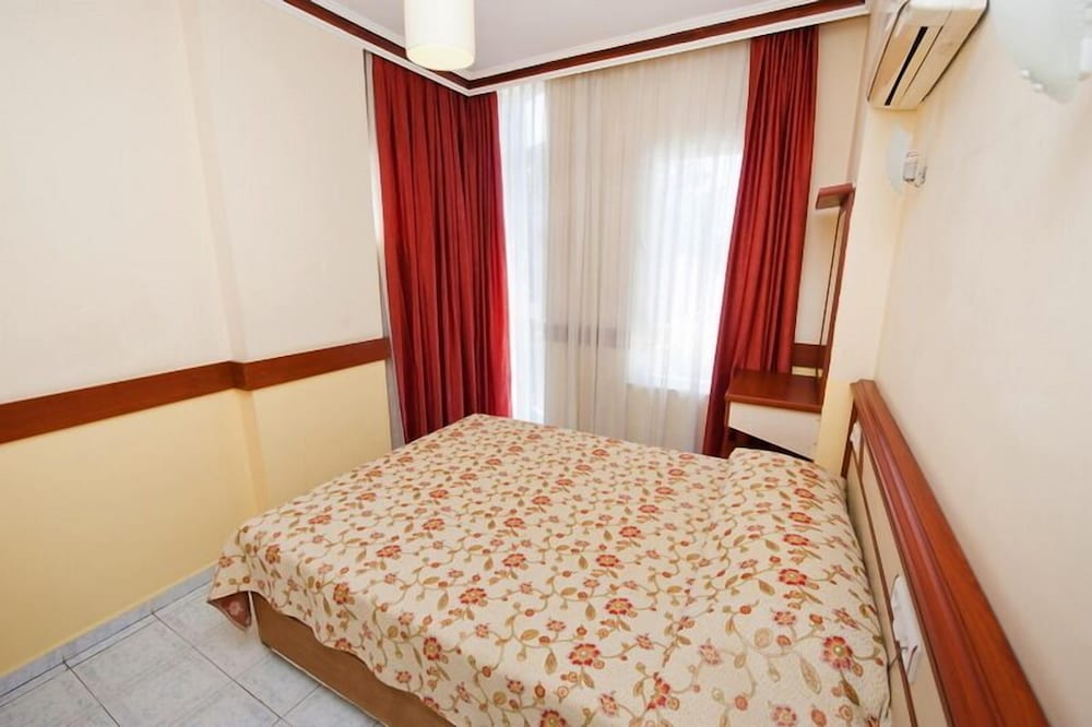 1 BEDROOM, BASIC, APARTMENT, QUADRUPLE