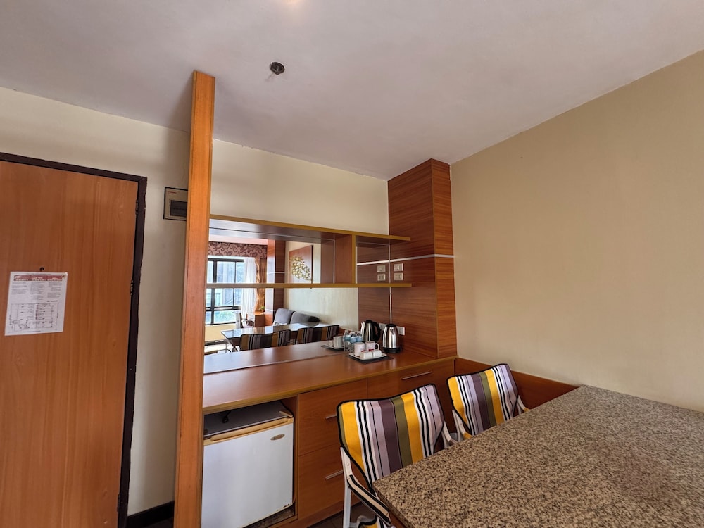 Fuente Oro Business Suites 64/68